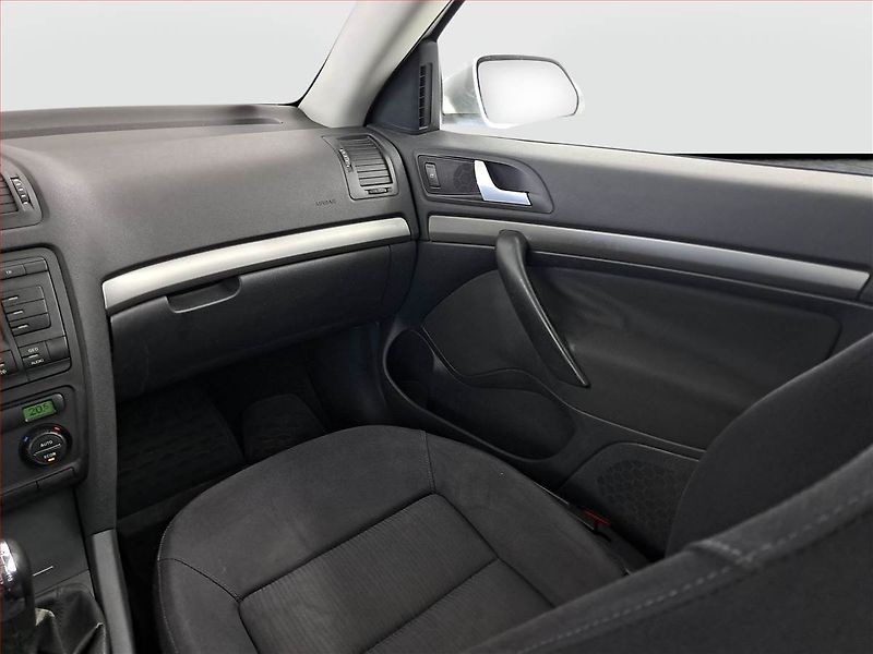 Škoda Octavia (2005) 2.0 TDI, nová STK, Tažné - fotka 8 z 15