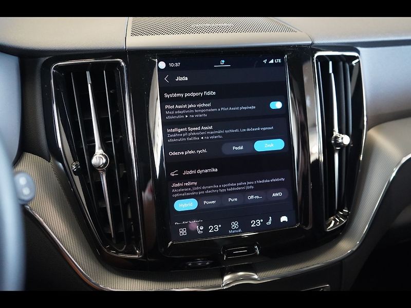 Volvo XC60 T8 PLUS Black Edition, 360°,HK - fotka 33 z 47