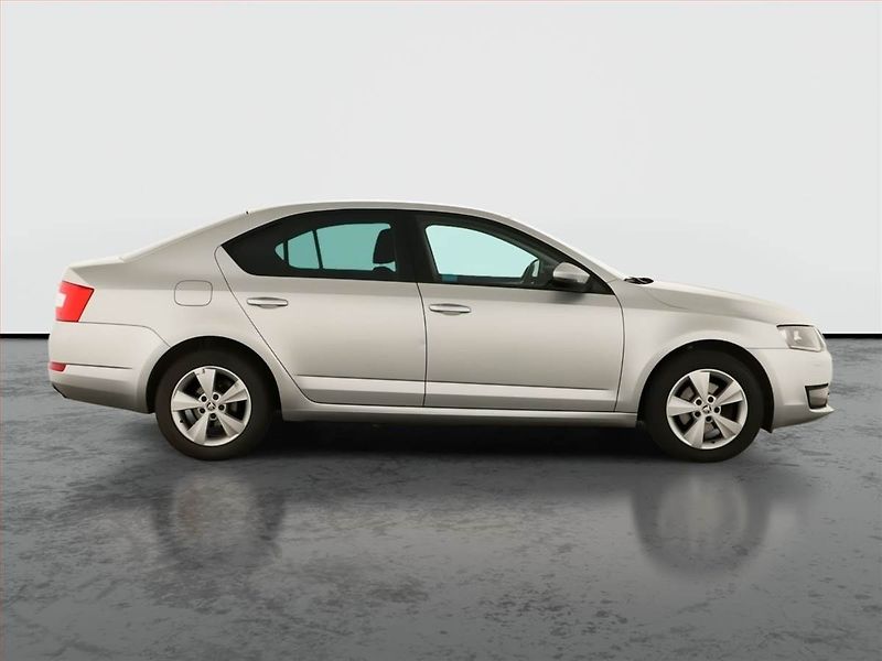 Škoda Octavia (2013) 2.0 TDI, Xenony, Tempomat - fotka 6 z 13