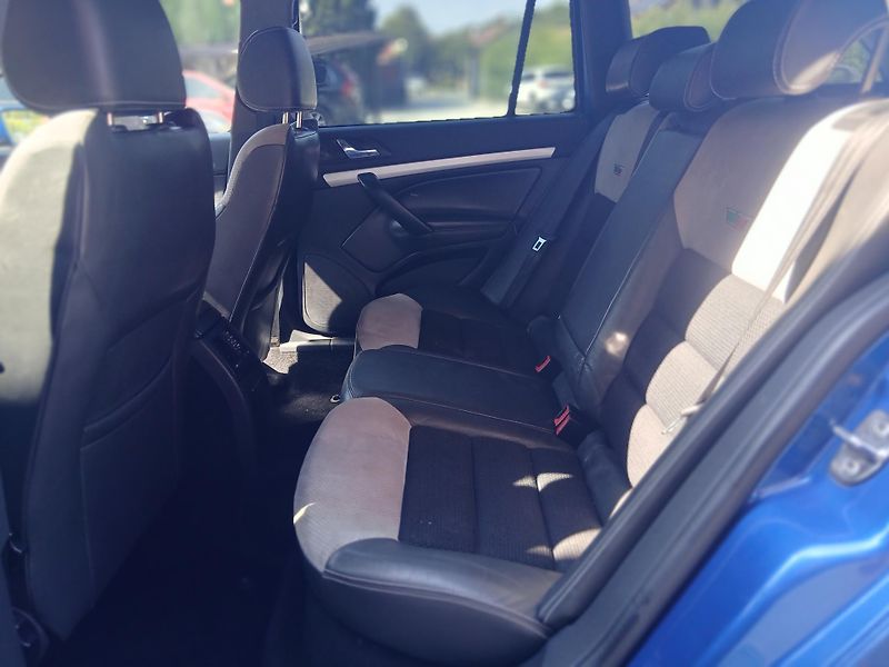 Škoda Octavia 2.0 TFSi RS combi - fotka 11 z 34