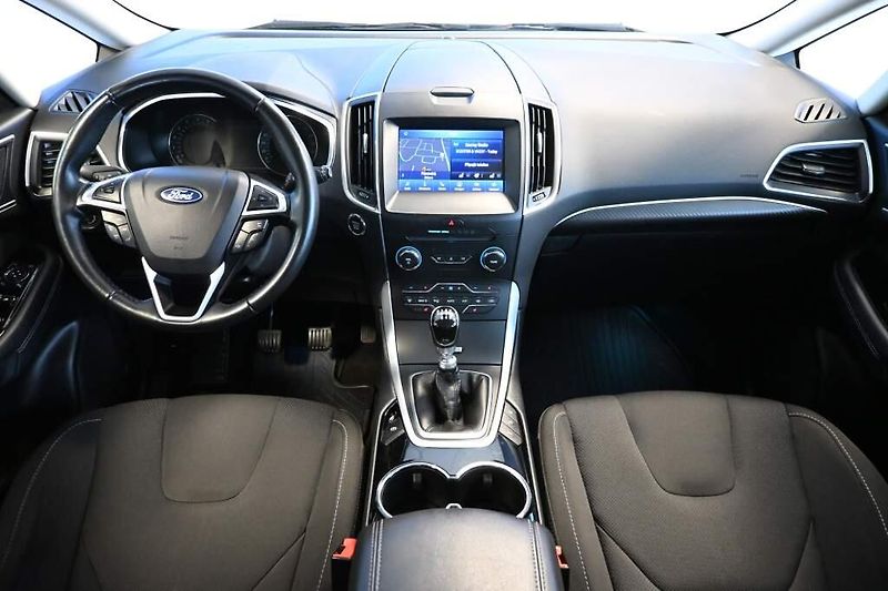 Ford S-MAX (2022) 2.0 TITANIUM Kamera Tažné 8 Ko - fotka 12 z 32