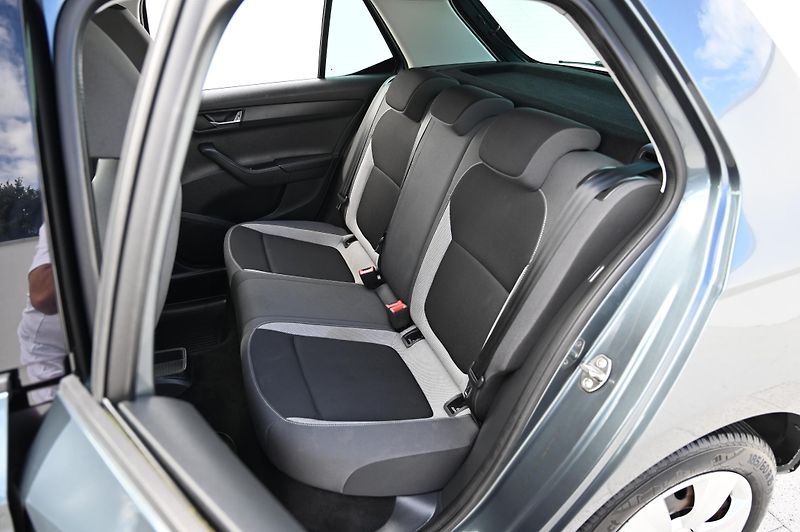Škoda Fabia 1.2TSI 81KW DSG Rezervace 5/16 - fotka 33 z 49