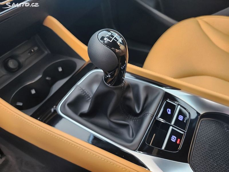 MG HS (2025) 1,5 Exclusive, MT, Hnědý int. - fotka 8 z 9