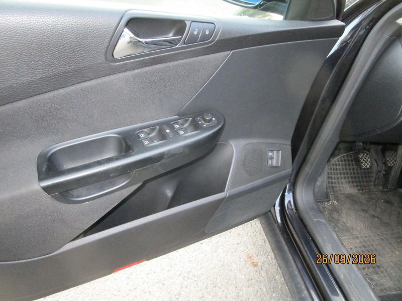 Volkswagen Passat (2008) 2,0 tdi comfort - fotka 19 z 23
