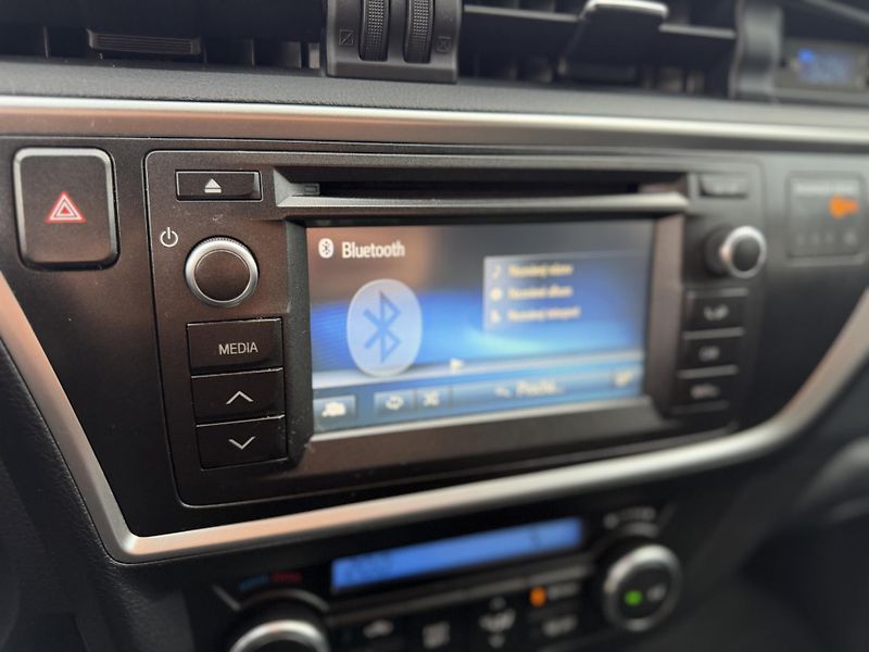 Toyota Auris 1.6i, kamera, tažné - fotka 17 z 17