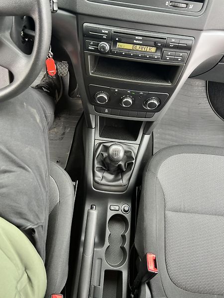 Škoda Yeti 1.2TSI 77KW,1MAJ,TZ,KLIMA,CZ - fotka 37 z 41