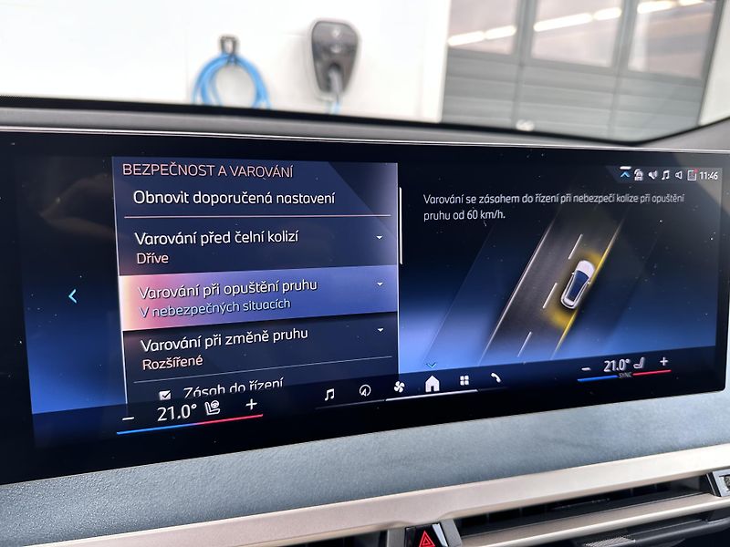 BMW iX xDrive40 Sport Paket - fotka 17 z 33