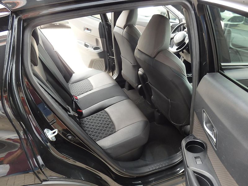 Toyota C-HR 1.8 HYBRID EXECUTIVE - fotka 9 z 20