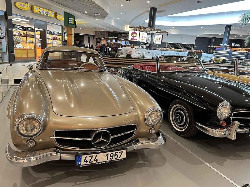 Výstava vozidel Mercedes-Benz v Ostravě. V tomto jezdil fotbalový bouřlivák Tomáš Řepka.