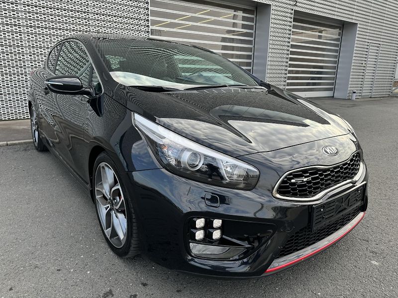 Kia Ceed (2016) 1.6 T-GDI 150kW GT Plus RECARO - fotka 1 z 25