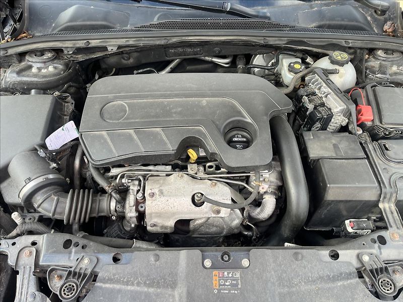 Opel Insignia 1,6 CDTi 100kW SPORTS TOURER - fotka 30 z 43