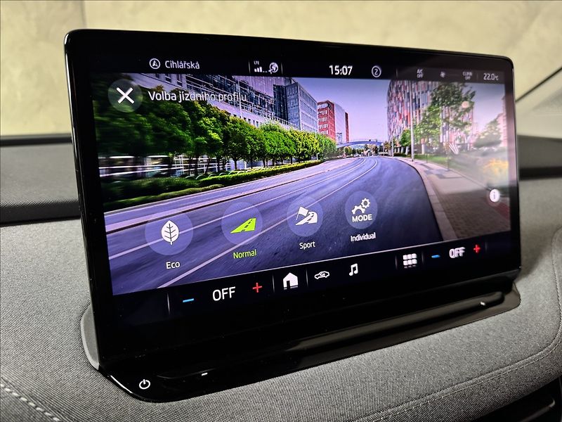 Škoda Enyaq 60 LED Matrix Kamera PDC - fotka 36 z 44