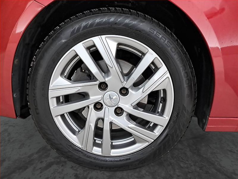 Peugeot 208 (2020) Active 1.2 PureTech - fotka 14 z 17