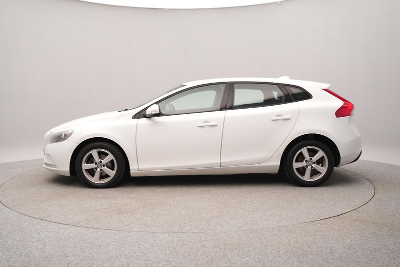 Volvo V40 D2 MOMENTUM CZ - fotka 7 z 39