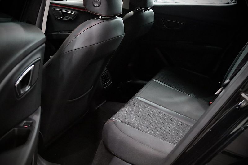 Seat Leon 1.4 TSI 92 kW FR - fotka 19 z 34