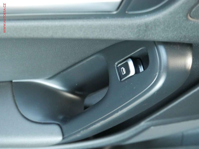 Audi A4 (2013) 2.0 TDi quattro, AT, bixen - fotka 12 z 21