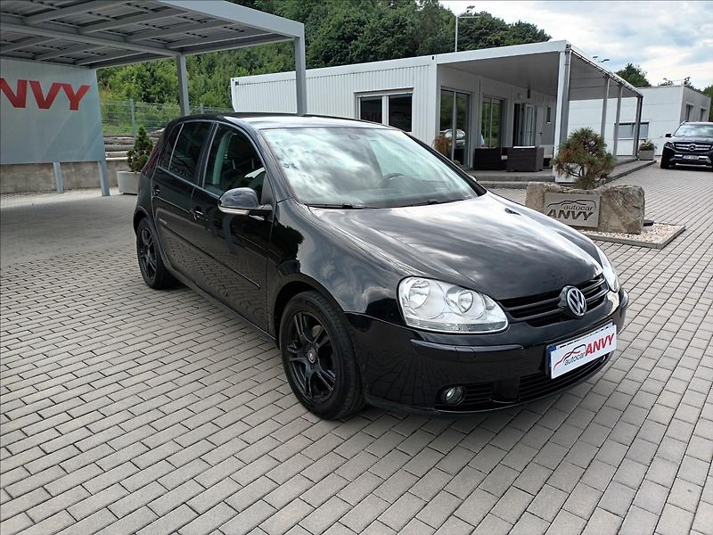 Volkswagen Golf 1,6 MPI,75KW,VÝHŘEV,DIGIKLIMA - fotka 3 z 39