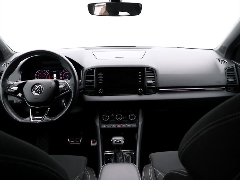 Škoda Karoq 1.5 TSI 110kW DSG CZ Sportline - fotka 29 z 36