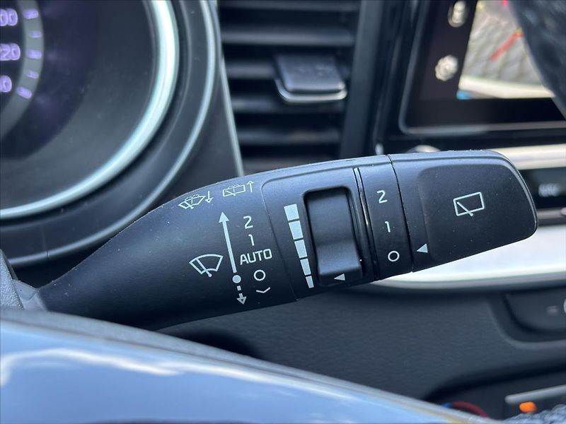 Kia Ceed 1,5 TGDi 118kW TOP ZÁRUKA NAVI - fotka 33 z 40