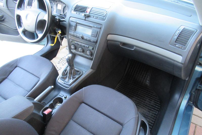 Škoda Octavia 1.9 TDi AUT. KLIMA TEMPOMAT - fotka 10 z 18