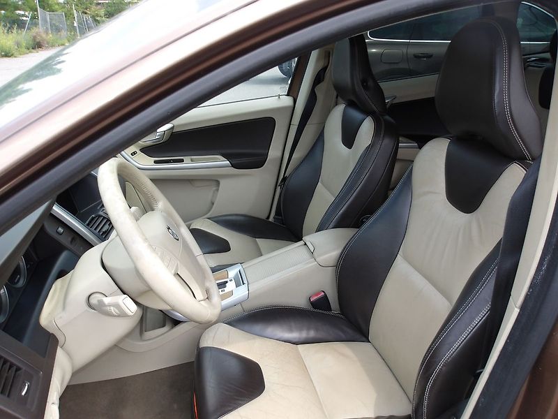 Volvo XC60 (2009) T6 210kW!!! AWD ČR ! AUT.! - fotka 15 z 53