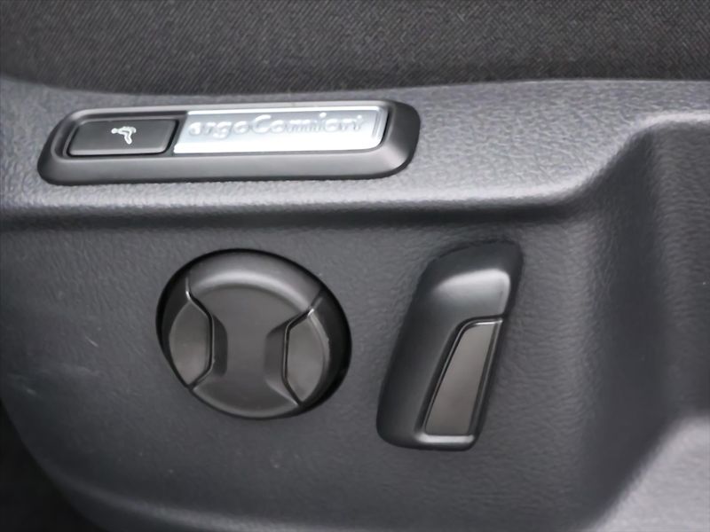 Volkswagen Passat 2,0 110kW BMT DSG Business Var - fotka 16 z 37