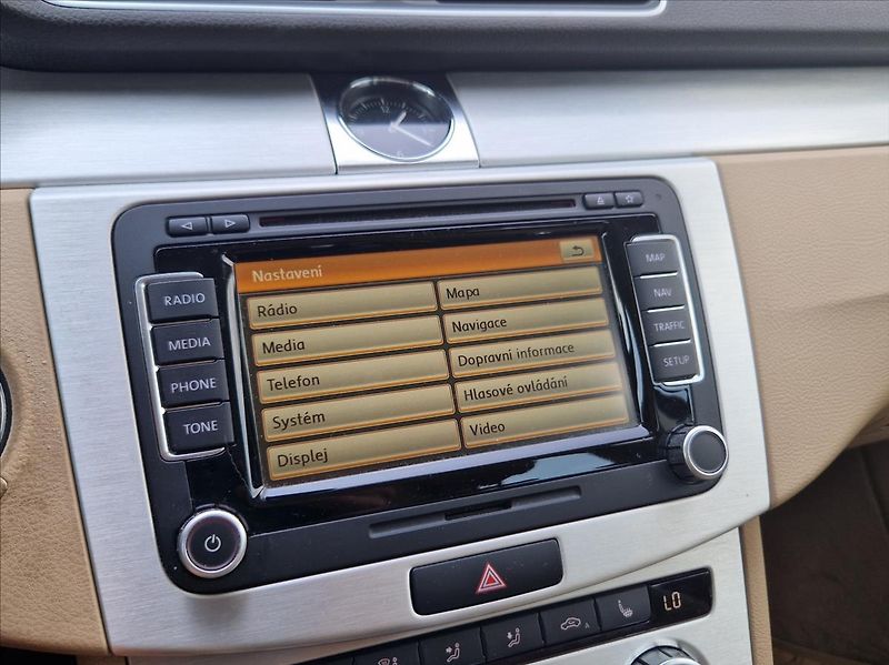 Volkswagen Passat 2,0 TDi 4MOTION KŮŽE KAMERA - fotka 30 z 37