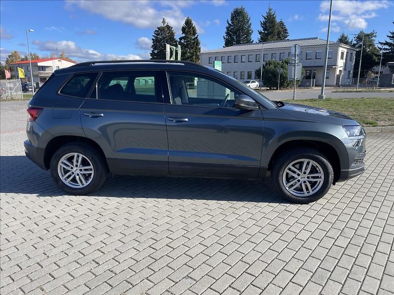 Škoda Karoq 1,0 TSi 85kw Style Tažné GPS - fotka 33 z 34