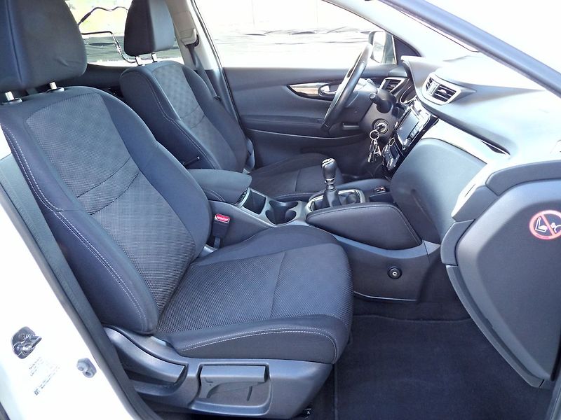 Nissan Qashqai 1.6dCi 4WD Tažné Kamera ČR - fotka 21 z 33