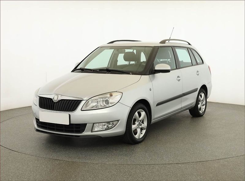Škoda Fabia (2010) Style 1.6 TDI, Serv.kniha - fotka 2 z 13