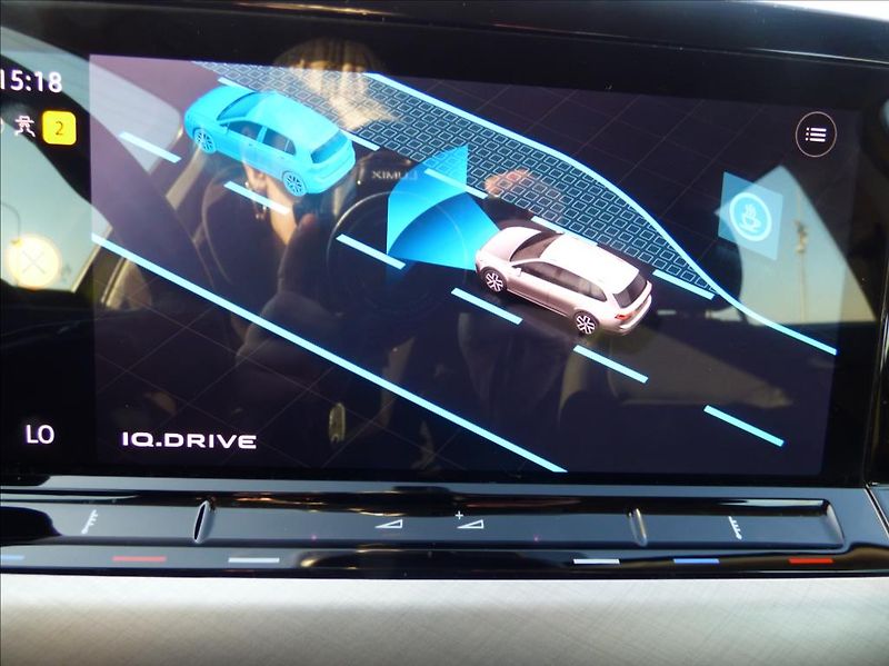 Volkswagen Golf 1,0 TSI Virtual Cockpit  Life - fotka 34 z 49