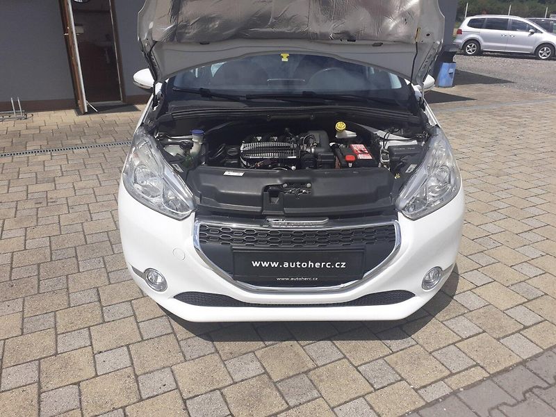Peugeot 208 (2015) 1.0  PT ,AC,TEMP. - fotka 23 z 31