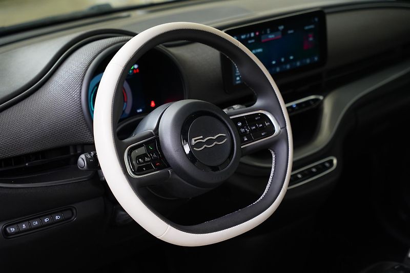 Fiat 500e - fotka 14 z 25