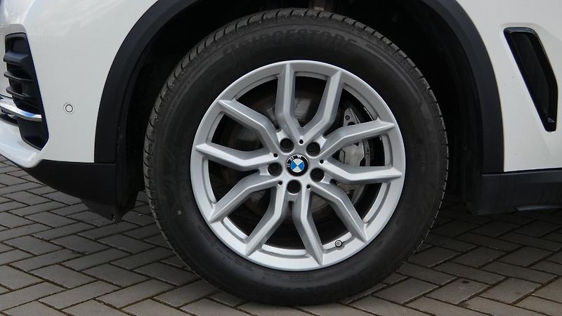 BMW X5 xDrive 40i - fotka 21 z 22