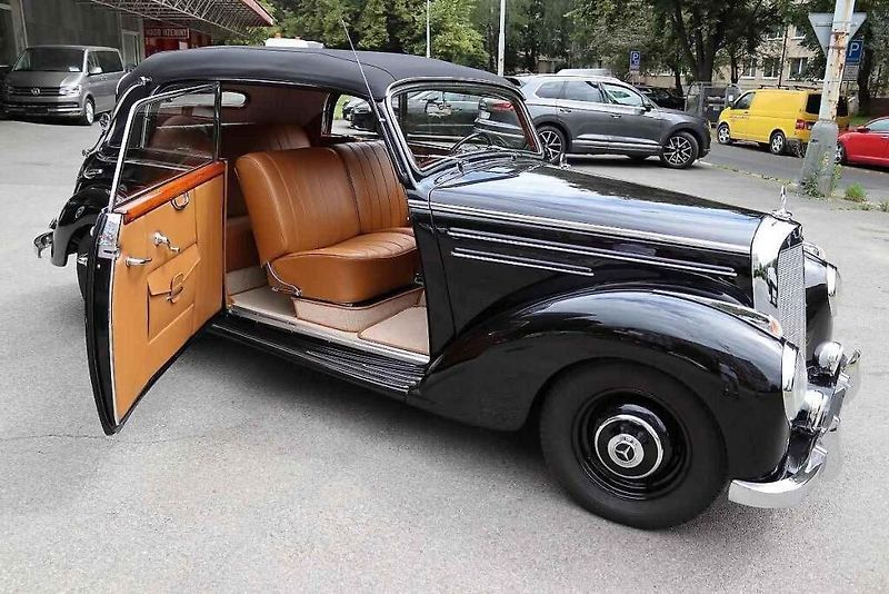 Mercedes-Benz W187 220B Cabrio na portálu TipCars.