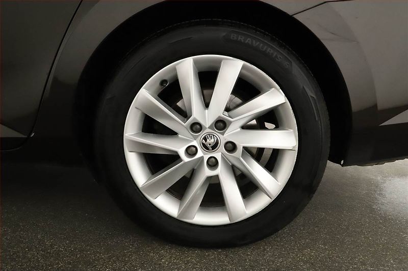 Škoda Superb (2016) Style 2.0 TDI, 4X4, Kůže - fotka 19 z 19