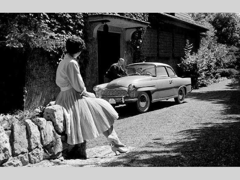 Škoda 450 s Miss USA 1957 Charlottou Sheffieldovou.