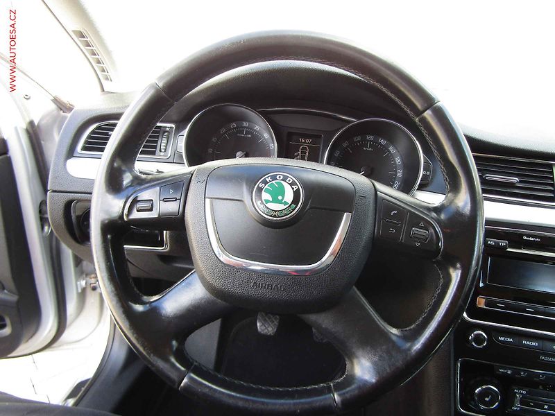 Škoda Superb (2010) 2.0 TDi, Ambition, TZ, xenon - fotka 18 z 20