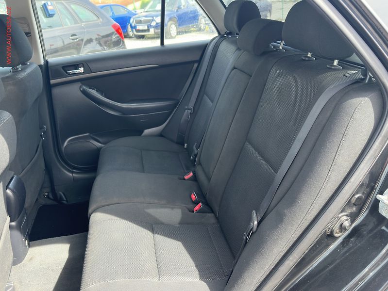 Toyota Avensis (2003) 1.8i, AC, TZ - fotka 10 z 17