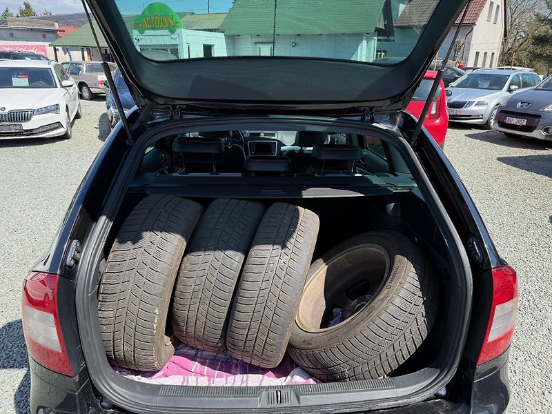 Škoda Octavia 2.0 TDI RS DSG - fotka 12 z 13