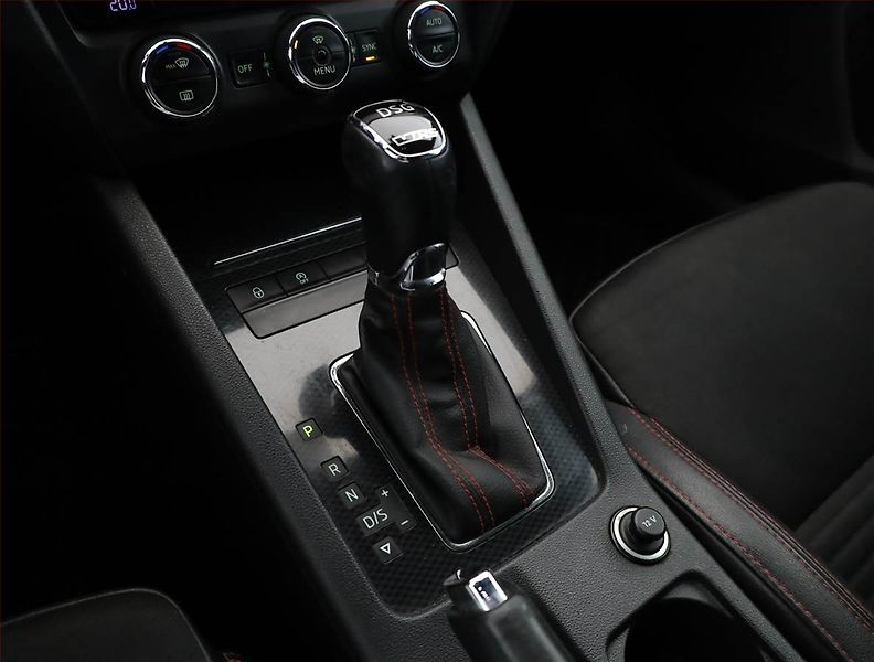Škoda Octavia (2015) RS 2.0 TDI, Automat, Kůže - fotka 11 z 20