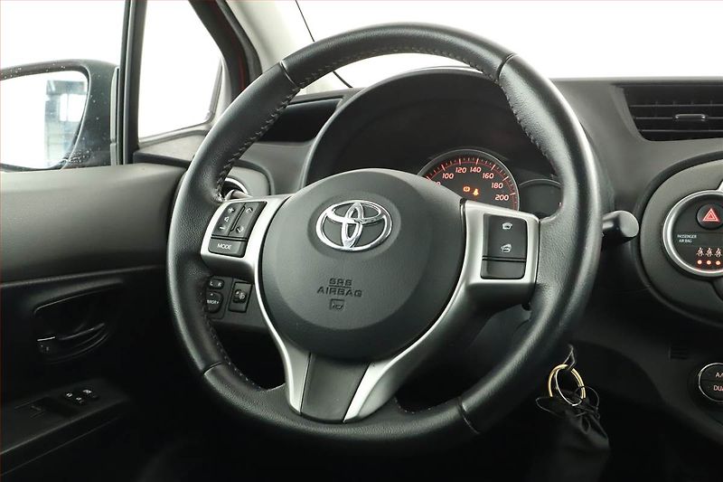 Toyota Yaris (2012) 1.33 Dual VVT-i, Automat - fotka 8 z 13