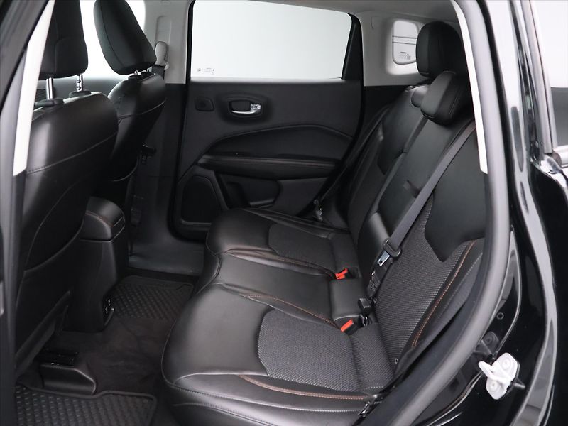 Jeep Compass 1,6 D LIMITED Aut.klima CZ - fotka 13 z 27