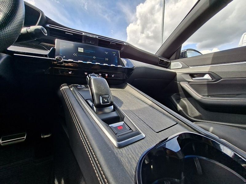 Peugeot 508 SW GT PACK HY 225k e-EAT8 - fotka 19 z 31