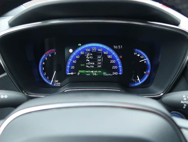 Toyota Corolla (2023) 1.8 Hybrid - fotka 11 z 20