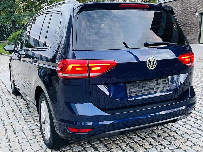 Volkswagen Touran 1.6TDI AUT SERVISKA 7MÍST LED  - fotka 17 z 42