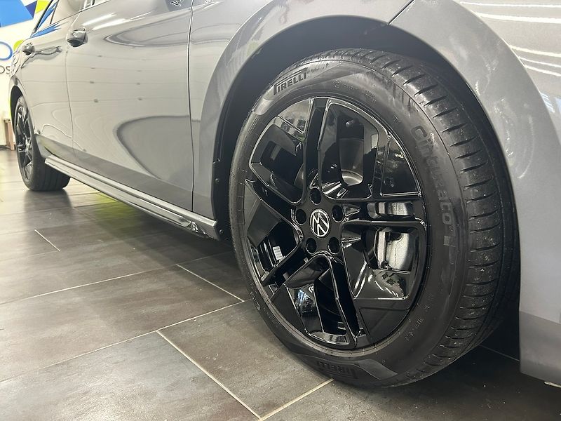 Volkswagen Passat (2025) R-Line Black 142kW DSG 4WD | Z - fotka 11 z 65