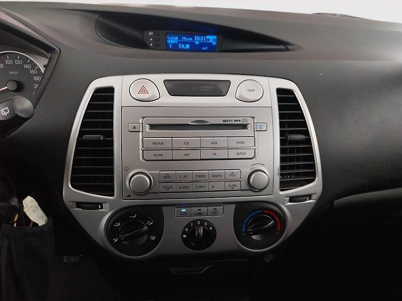 Hyundai i20 (2012) 1.2, ČR,1.maj - fotka 12 z 15