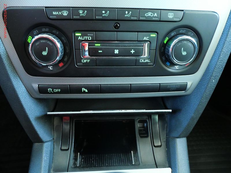 Škoda Octavia (2010) 2.0TDi, Xenon, AC - fotka 20 z 22