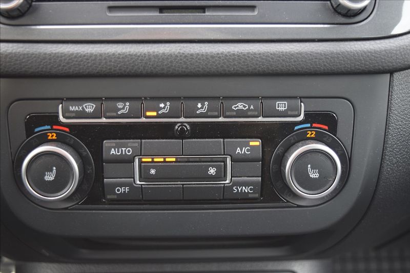 Volkswagen Tiguan 2,0 TDi 81KW R-LINE - fotka 44 z 51